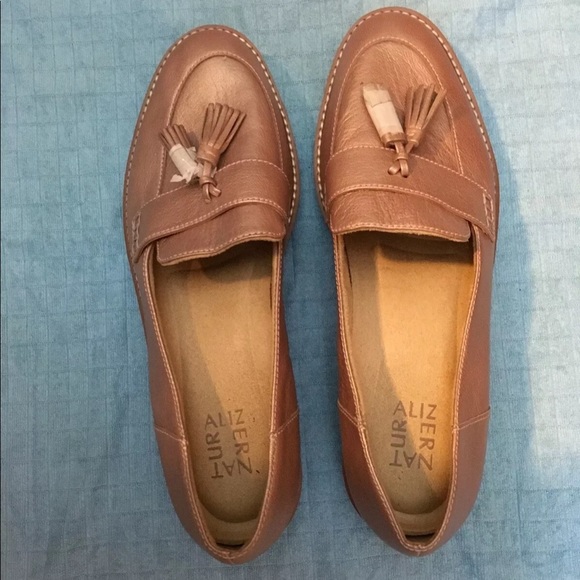 NATURALIZER AUGUST ROSE GOLD LOAFER SHOES . - Picture 2 of 8
